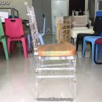 transparent chiavari chairs