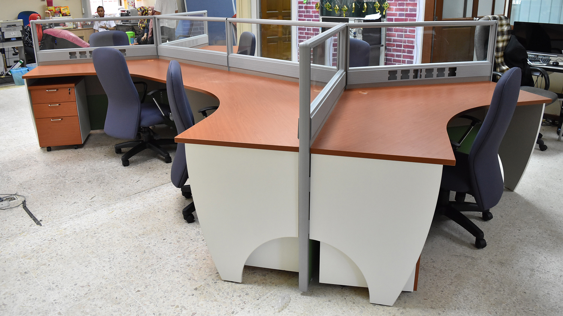 9 seater office workstation